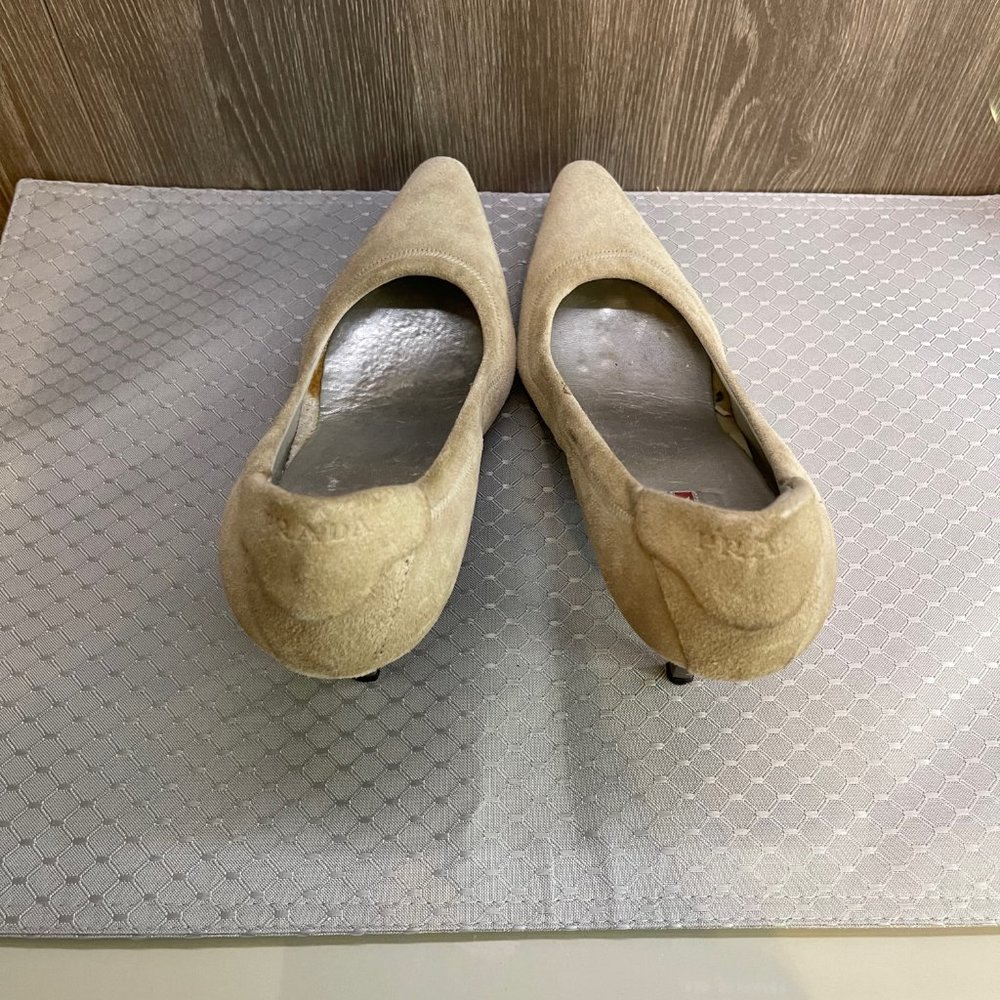 Prada / Suede Pump / Made in Italy / 39 1/2 EU / Beige / 3" Heel - Picture 6 of 9